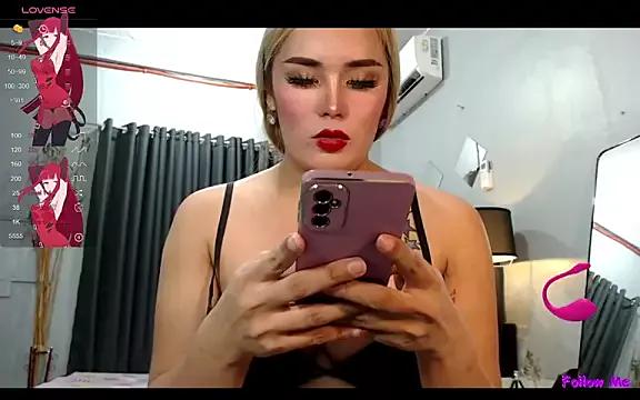 DivaMooree on StripChat