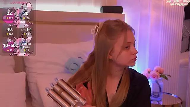 StripChat DorisHell is Freechat DorisHell — sensual dance