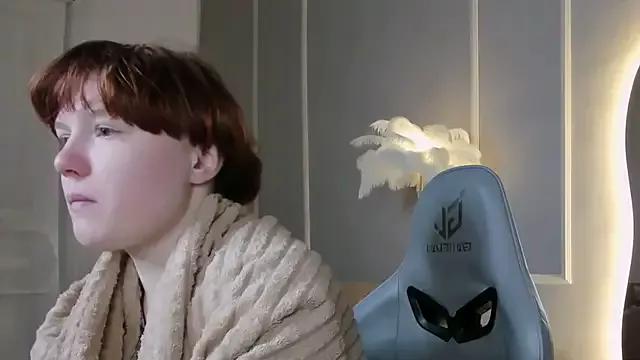 DreamyLuna on StripChat