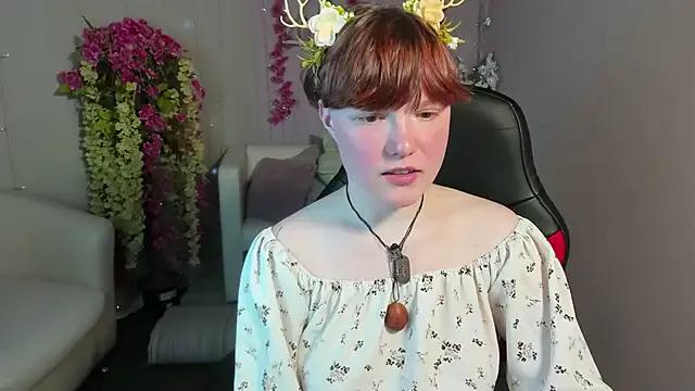 DreamyLuna on StripChat