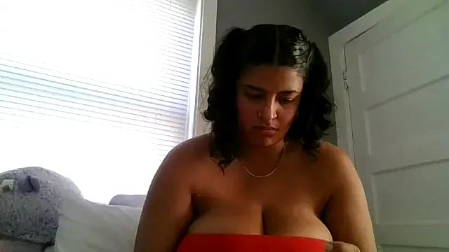 ebonymama23 on StripChat