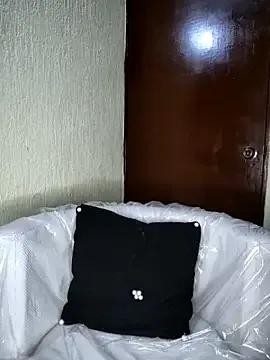 Emily-hottson on StripChat