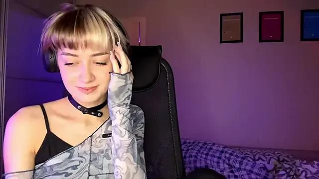 EmilySkyline — Spin around, show my outfit