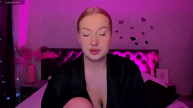 Emma__Leee on StripChat