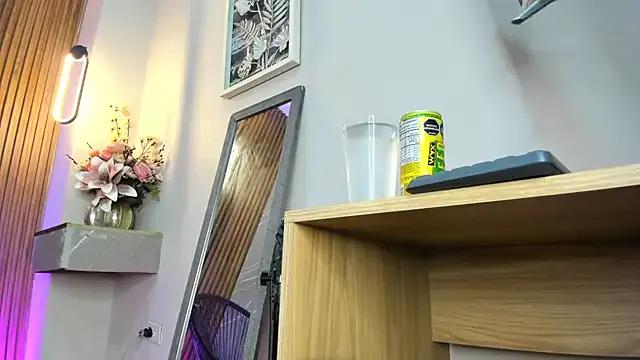 emma__rose1 on StripChat