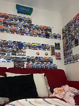 StripChat FreakyDreama is Freechat FreakyDreama — vibrator and dildo till i squirt