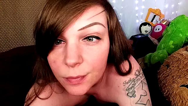 GamerGirlRoxyAndLee on StripChat