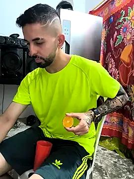 Freechat giannis090 on StripChat