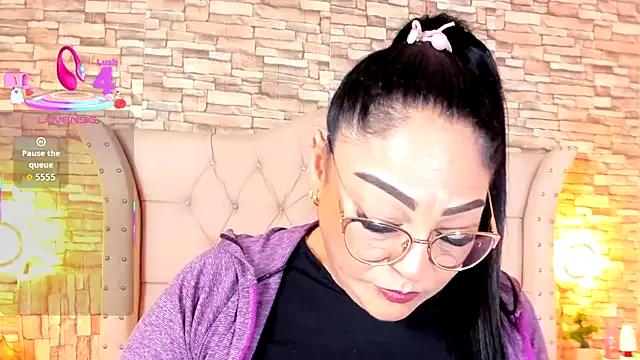 Gina_Myers on StripChat