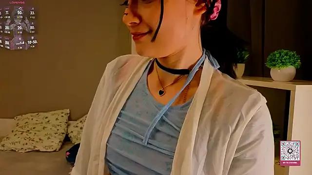 Honeey_Beee on StripChat