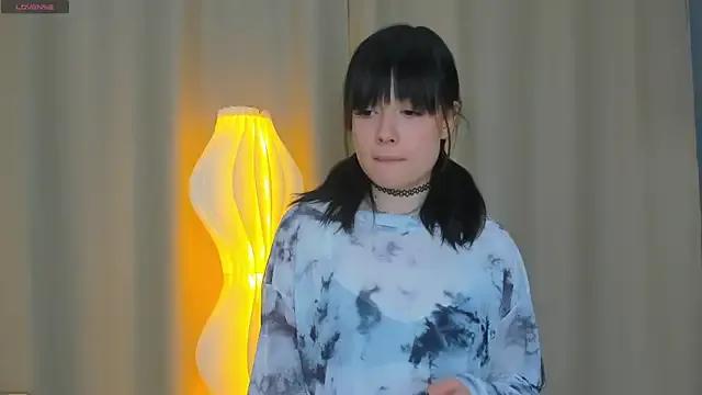 Honeey_Beee on StripChat