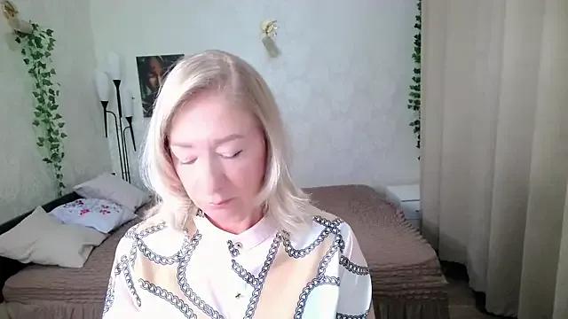 hunters_woman on StripChat