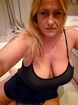 Isabellaa04 on StripChat