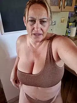 Isabellaa04 on StripChat