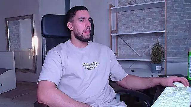 IvanHydee on StripChat