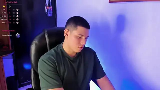 JamesCr_ on StripChat