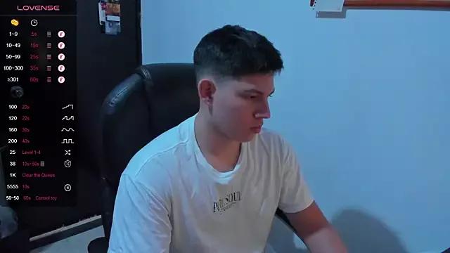 JamesCr_ on StripChat