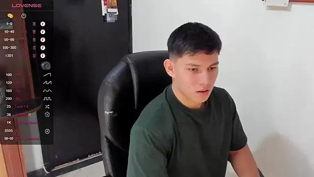 JamesCr_ on StripChat