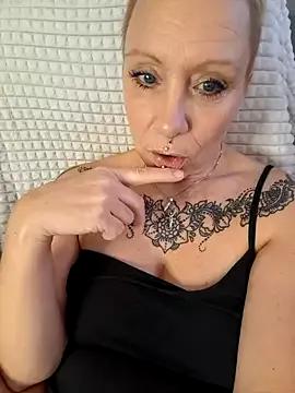 JaninaSecrets_ on StripChat