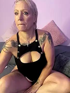 JaninaSecrets_ on StripChat