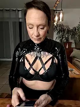 JaninaSecrets_ on StripChat