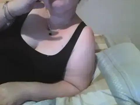 JuicyBellaaa — show bobs