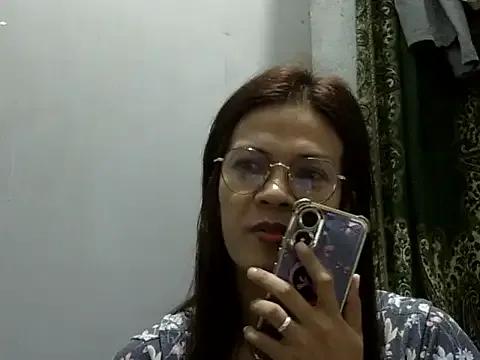 juicycum069 on StripChat