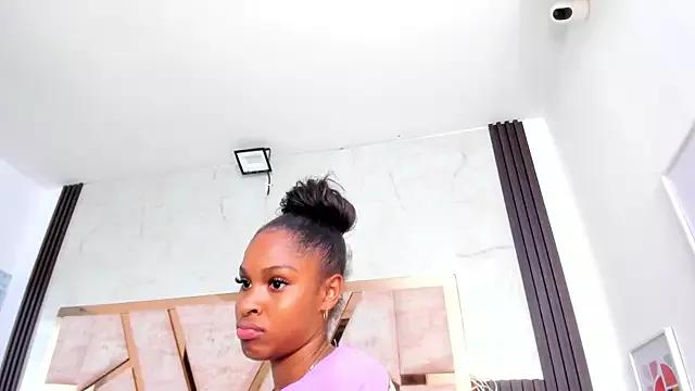 Freechat kandy_bronw on StripChat