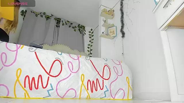 khalyn_jenner on StripChat