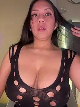 KIARAPRETTY on StripChat