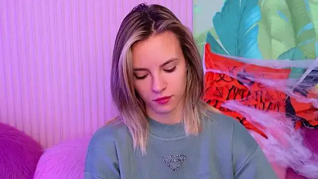 KiaraRolls on StripChat