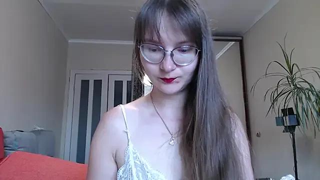 KiraGoldens on StripChat