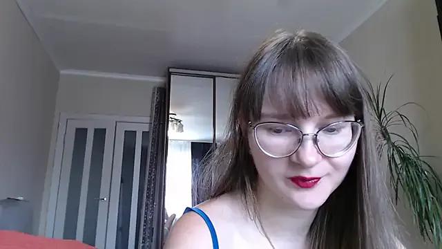 KiraGoldens on StripChat