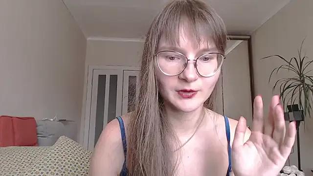 KiraGoldens on StripChat