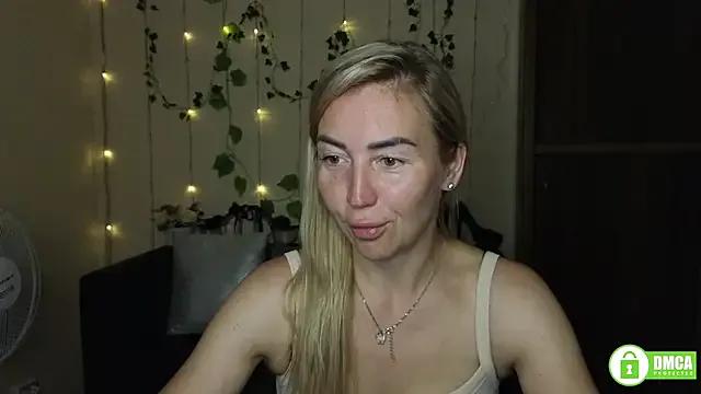 Freechat Kiss_julli88I on StripChat