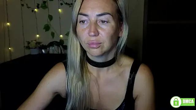 Freechat Kiss_julli88I on StripChat