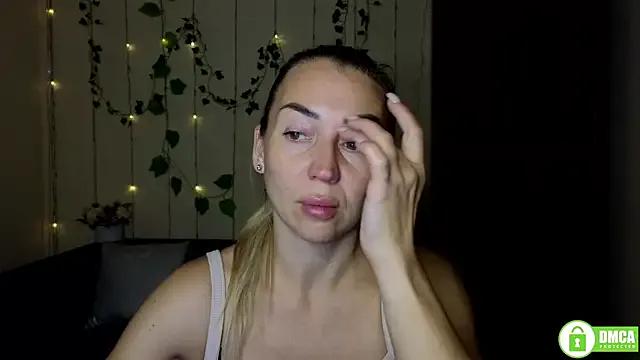 Freechat Kiss_julli88I on StripChat