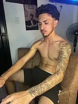 Kriss_Edwards on StripChat