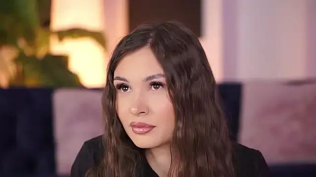 KyssaraPlay on StripChat