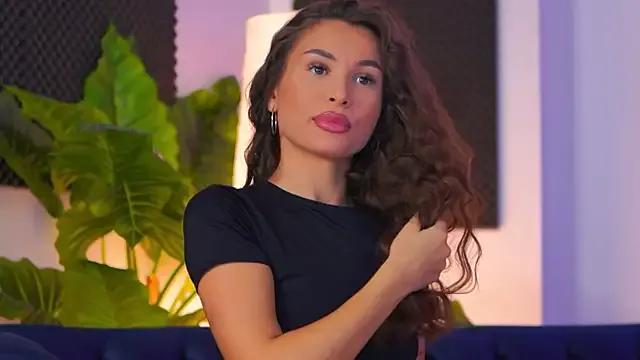 KyssaraPlay on StripChat