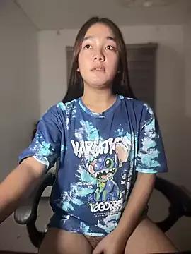 Lalisaslut18 on StripChat