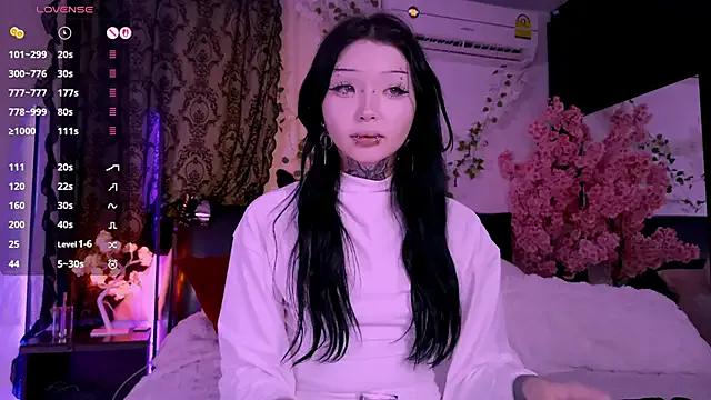 Lein_Bone — show my pierced tits