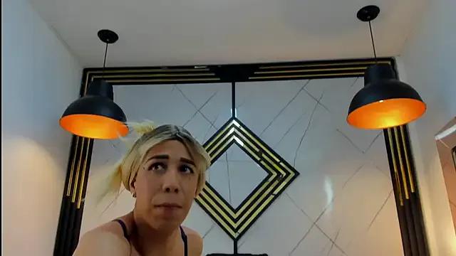 Freechat Leisygirl on StripChat