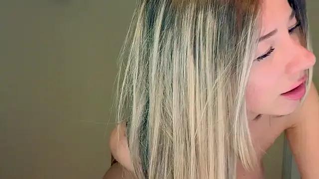 Lenamuti25 on StripChat