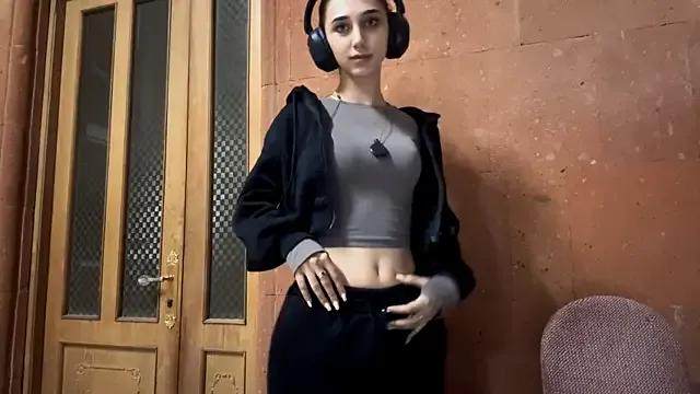 Freechat LinaMour on StripChat