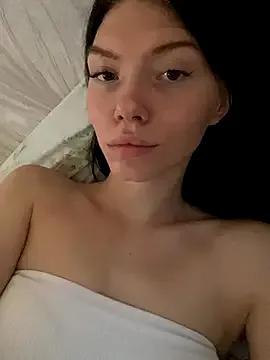 Lisaaa_Alisa on StripChat