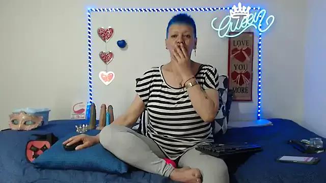 loquitaqueen011 on StripChat