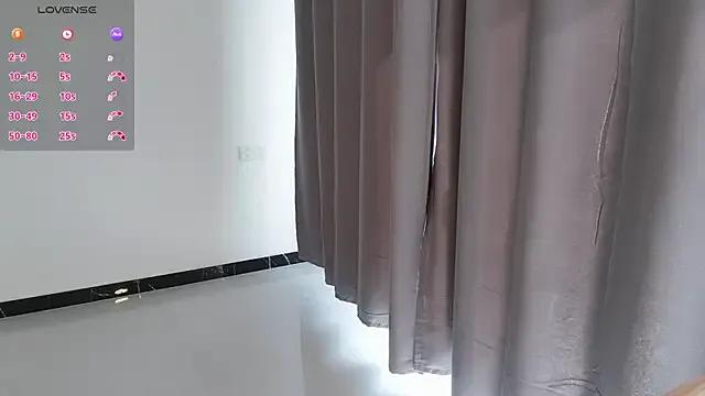 Lucky-xiuxiu on StripChat