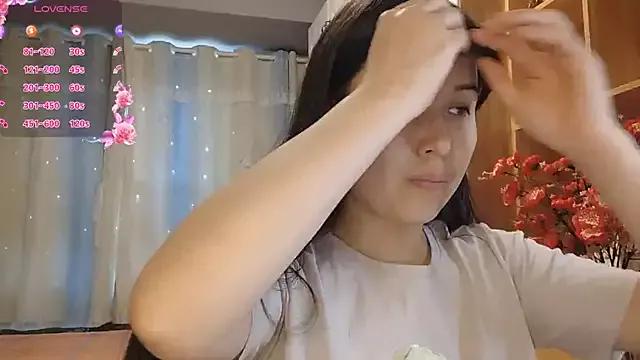 Lucky-xiuxiu on StripChat