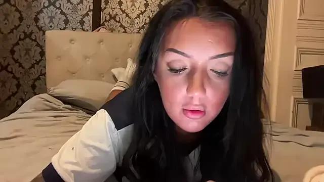 LucyLuxee19 — naked cum show